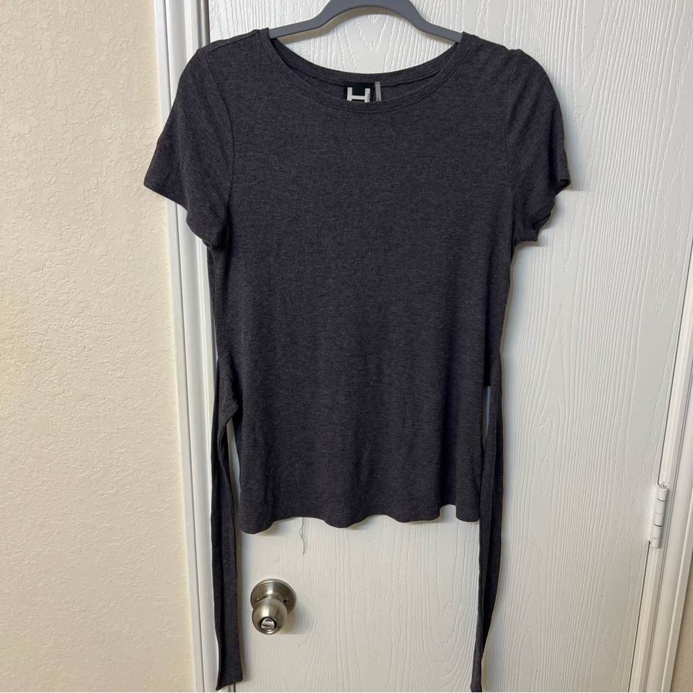 H by Bordeaux Short-Sleeve Tie-Front Gray Crewneck Stretch T-Shirt, Women's M